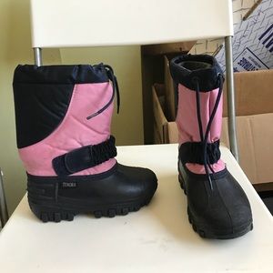 Tundra pink and blue snow boots